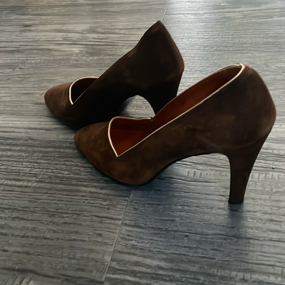 Beautiful brown suede leather pumps heels